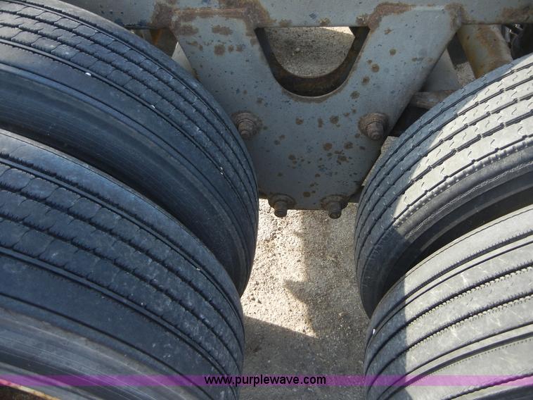 image for item 8725 Semi trailer running gear