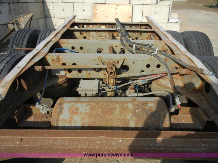 image for item 8725 Semi trailer running gear
