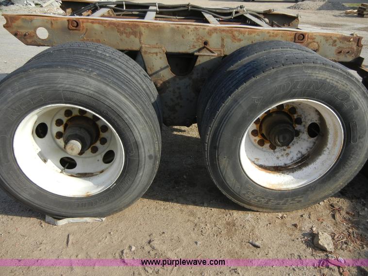 image for item 8725 Semi trailer running gear