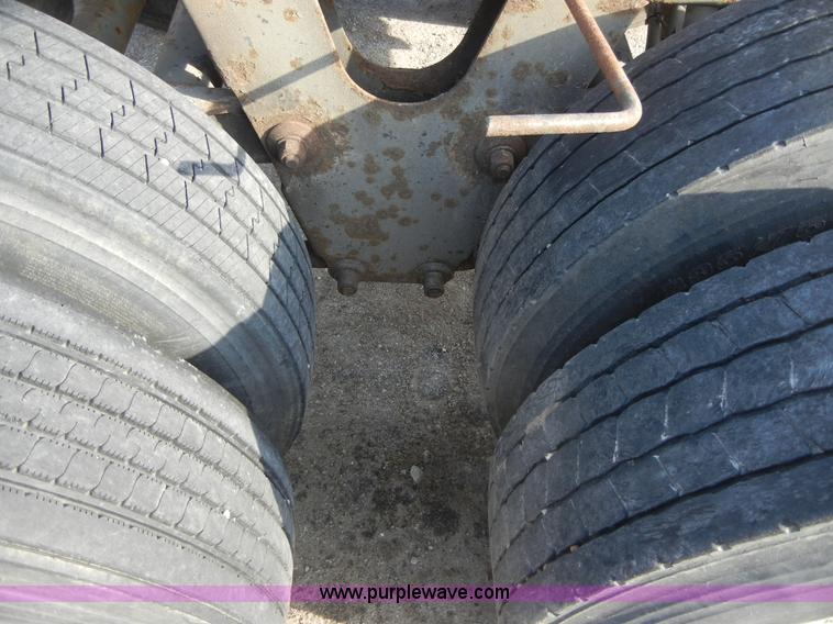 image for item 8725 Semi trailer running gear