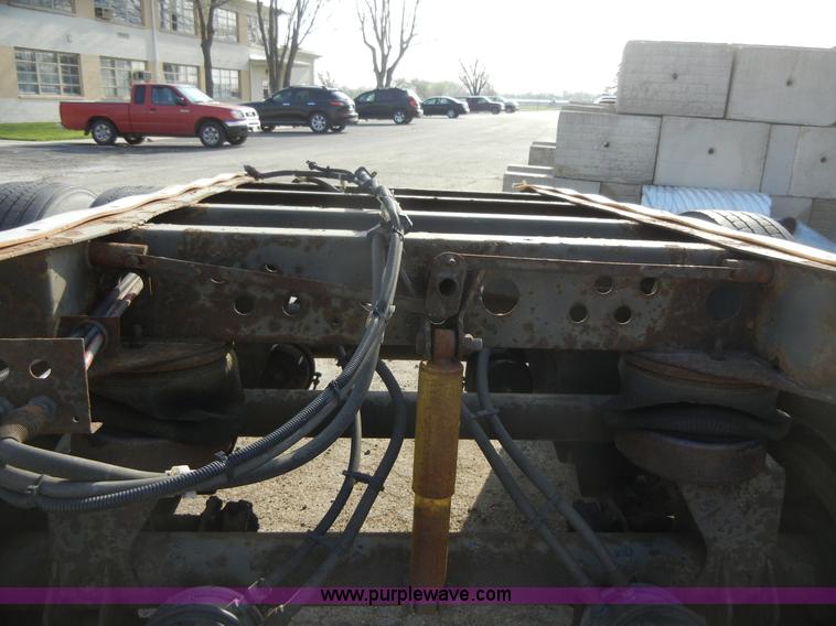 image for item 8725 Semi trailer running gear