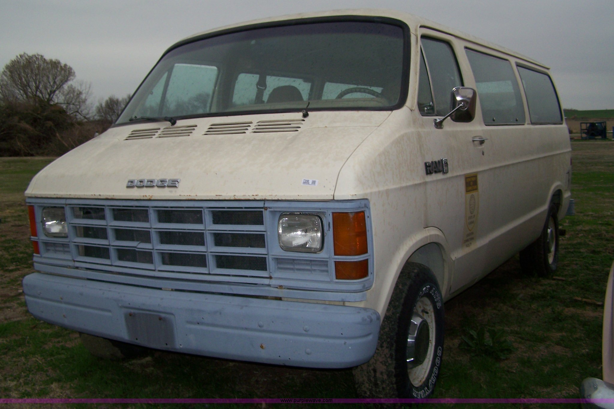 1989 Dodge Ram B250 van in