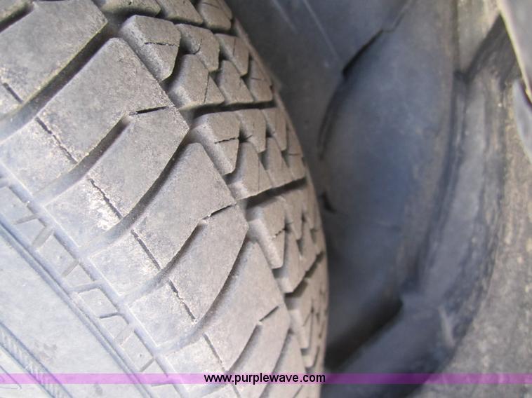 image for item 3086 2002 Chevrolet Cavalier