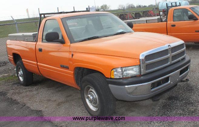 image for item 6093 2001 Dodge Ram 2500 pickup truck