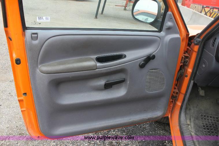 image for item 6093 2001 Dodge Ram 2500 pickup truck