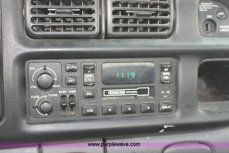 image for item 6093 2001 Dodge Ram 2500 pickup truck