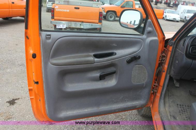 image for item 6094 2001 Dodge Ram 2500 pickup truck