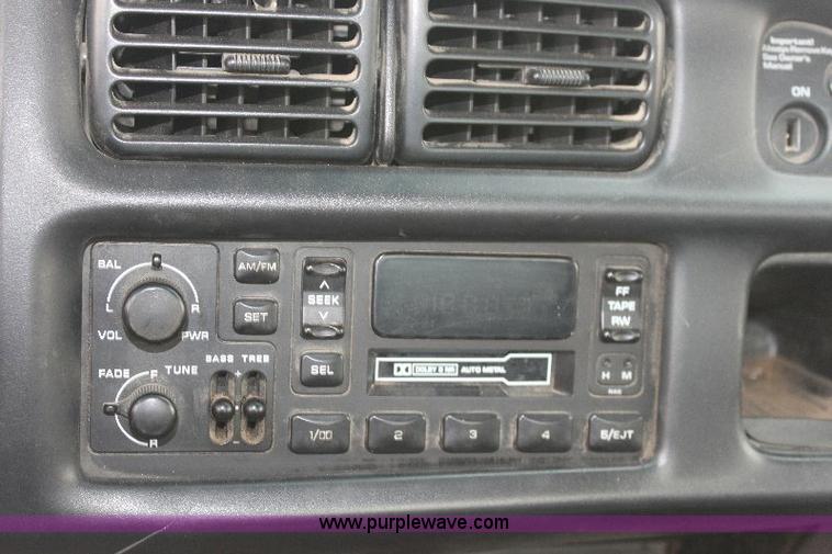 image for item 6094 2001 Dodge Ram 2500 pickup truck