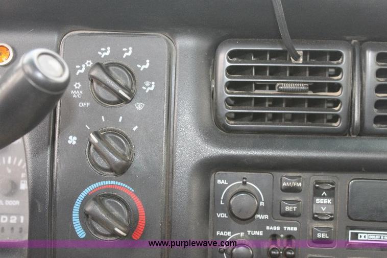 image for item 6094 2001 Dodge Ram 2500 pickup truck