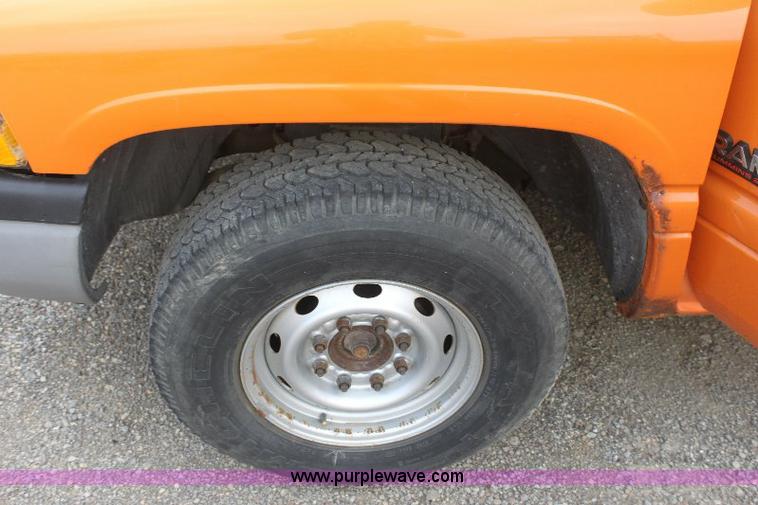 image for item 6094 2001 Dodge Ram 2500 pickup truck