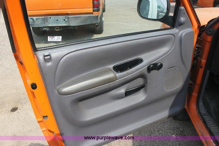 image for item 6096 2001 Dodge Ram 2500 pickup truck