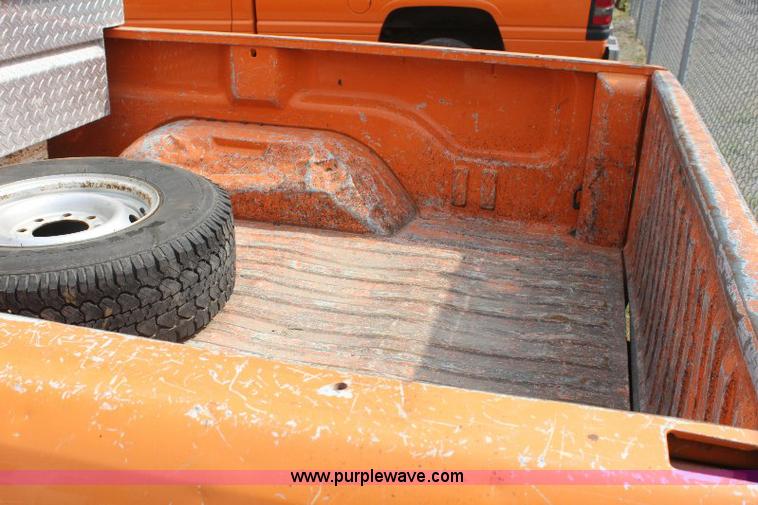 image for item 6096 2001 Dodge Ram 2500 pickup truck