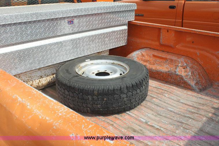 image for item 6096 2001 Dodge Ram 2500 pickup truck