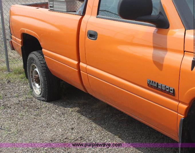 image for item 6096 2001 Dodge Ram 2500 pickup truck