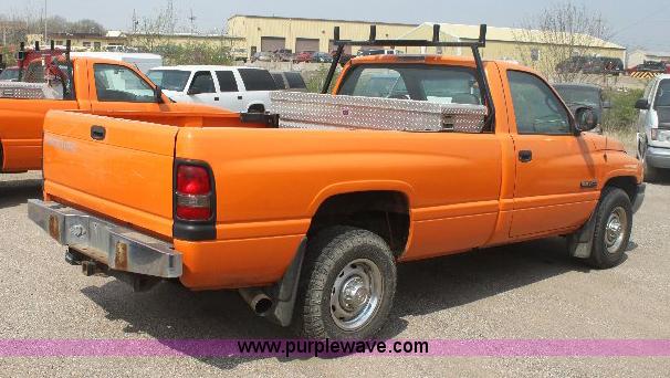 image for item 6099 2001 Dodge Ram 2500 pickup truck