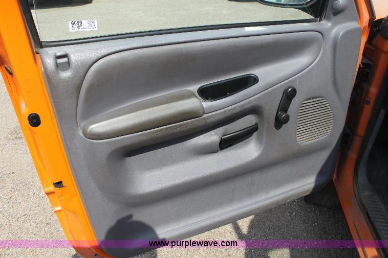 image for item 6099 2001 Dodge Ram 2500 pickup truck