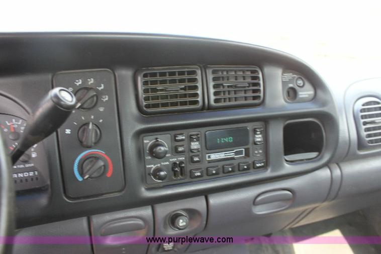 image for item 6099 2001 Dodge Ram 2500 pickup truck
