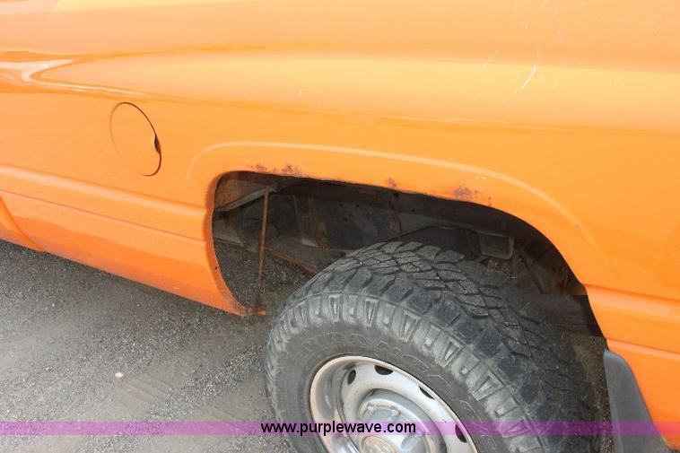 image for item 6099 2001 Dodge Ram 2500 pickup truck