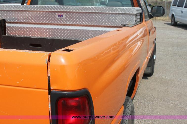 image for item 6099 2001 Dodge Ram 2500 pickup truck