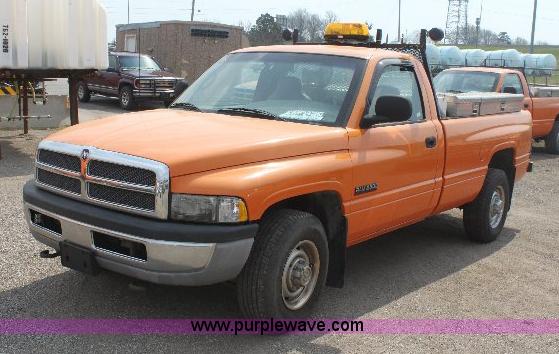 image for item 6100 2001 Dodge Ram 2500 pickup truck