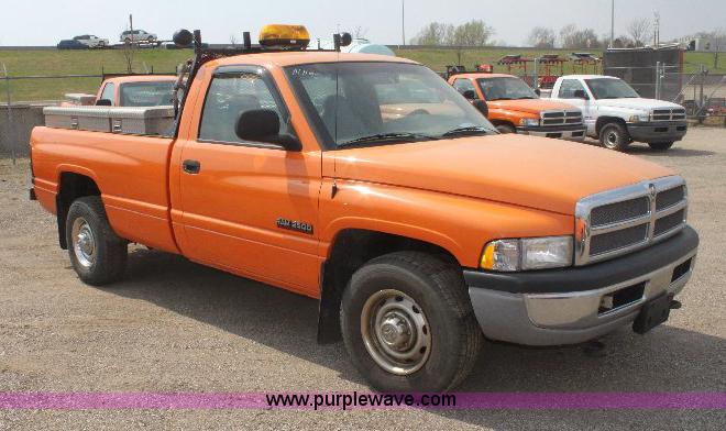 image for item 6100 2001 Dodge Ram 2500 pickup truck