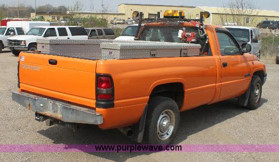 image for item 6100 2001 Dodge Ram 2500 pickup truck