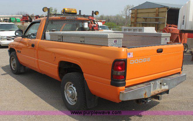 image for item 6100 2001 Dodge Ram 2500 pickup truck