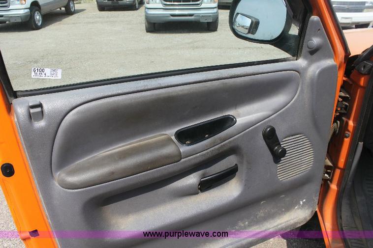 image for item 6100 2001 Dodge Ram 2500 pickup truck