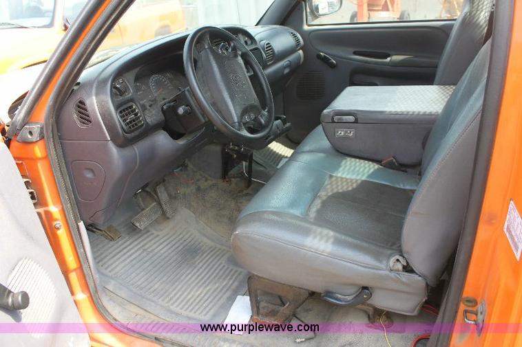 image for item 6100 2001 Dodge Ram 2500 pickup truck