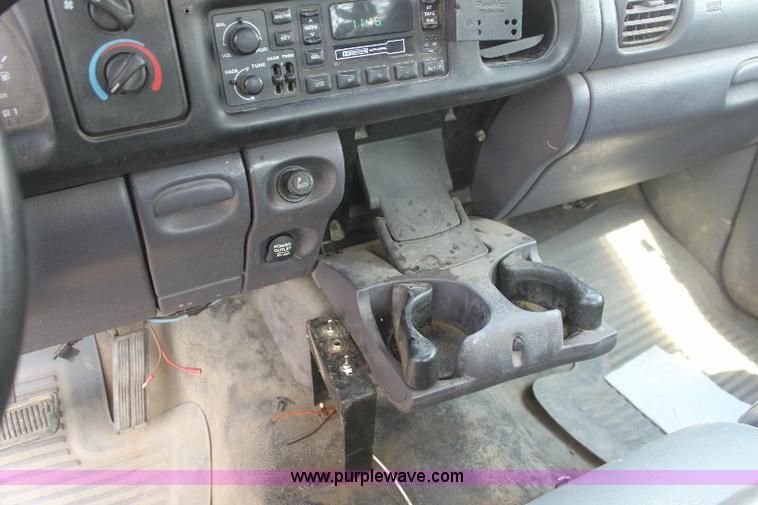 image for item 6100 2001 Dodge Ram 2500 pickup truck