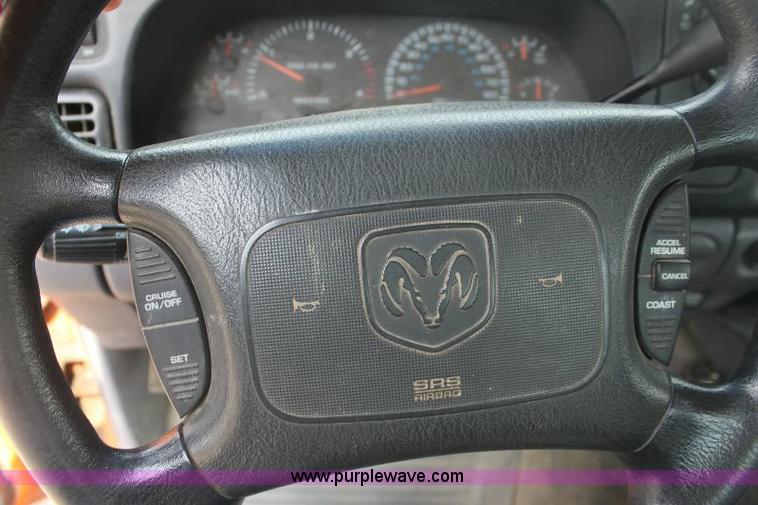 image for item 6100 2001 Dodge Ram 2500 pickup truck