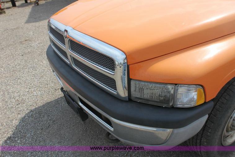 image for item 6100 2001 Dodge Ram 2500 pickup truck
