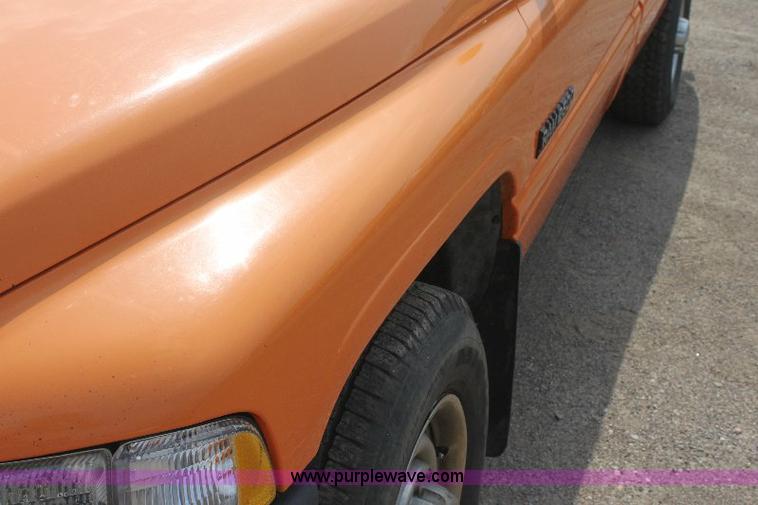 image for item 6100 2001 Dodge Ram 2500 pickup truck
