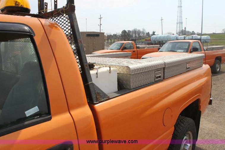 image for item 6100 2001 Dodge Ram 2500 pickup truck