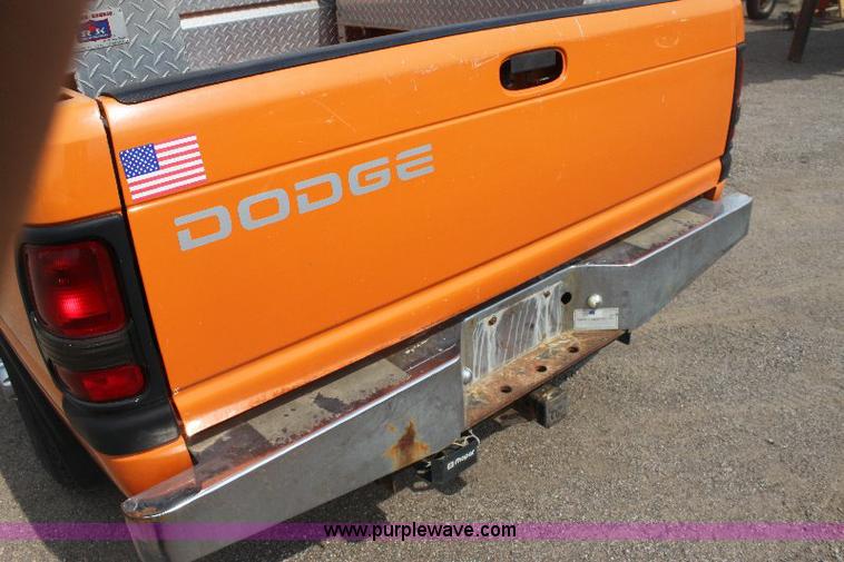 image for item 6100 2001 Dodge Ram 2500 pickup truck