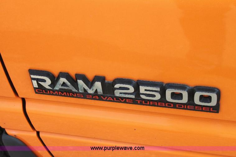 image for item 6100 2001 Dodge Ram 2500 pickup truck