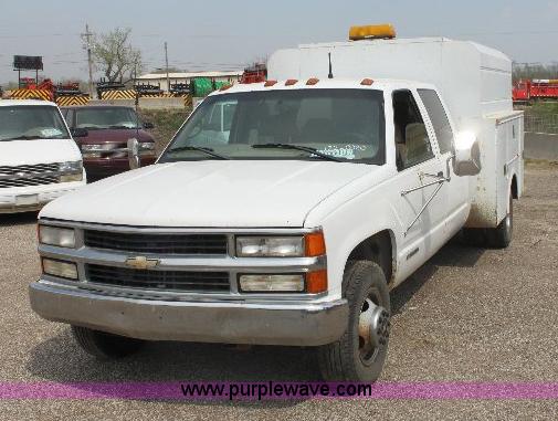 image for item 6102 2000 Chevrolet C3500 pickup truck