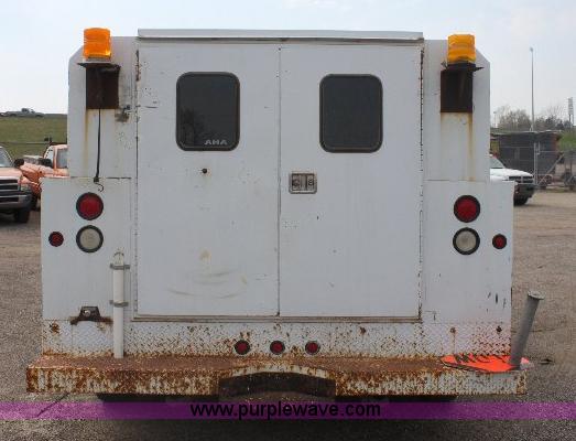 image for item 6102 2000 Chevrolet C3500 pickup truck