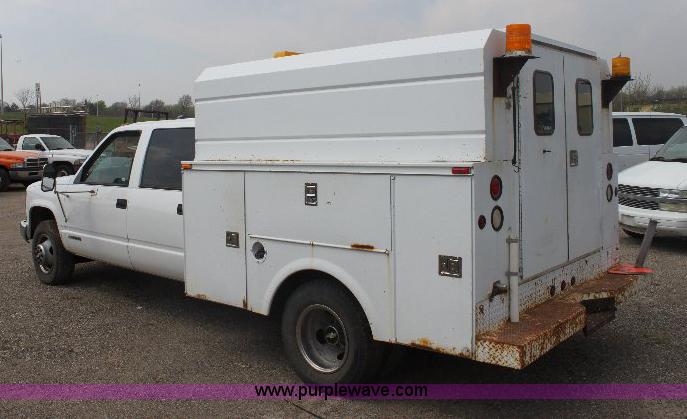 image for item 6102 2000 Chevrolet C3500 pickup truck