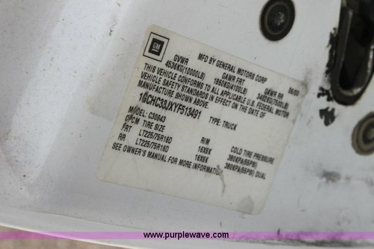 image for item 6102 2000 Chevrolet C3500 pickup truck