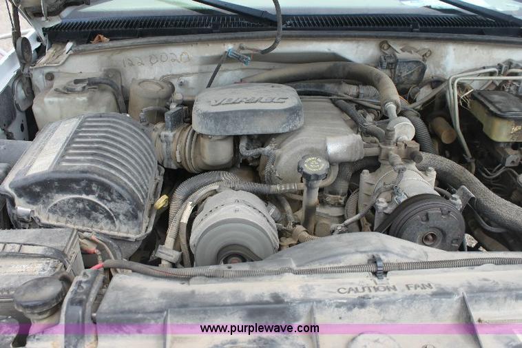 image for item 6102 2000 Chevrolet C3500 pickup truck