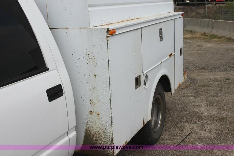 image for item 6102 2000 Chevrolet C3500 pickup truck