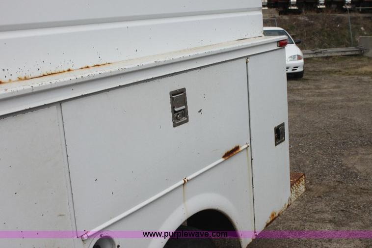 image for item 6102 2000 Chevrolet C3500 pickup truck