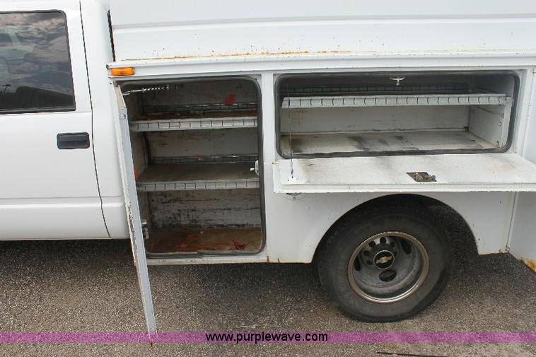 image for item 6102 2000 Chevrolet C3500 pickup truck