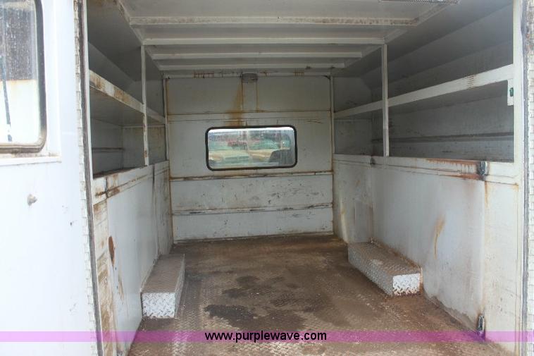 image for item 6102 2000 Chevrolet C3500 pickup truck