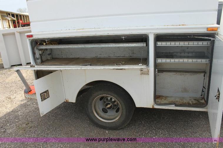 image for item 6102 2000 Chevrolet C3500 pickup truck