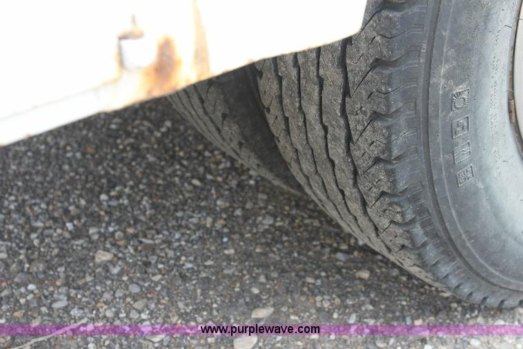 image for item 6102 2000 Chevrolet C3500 pickup truck