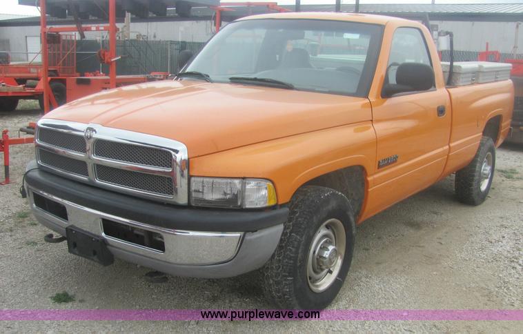 image for item 6162 2001 Dodge Ram 2500 pickup truck