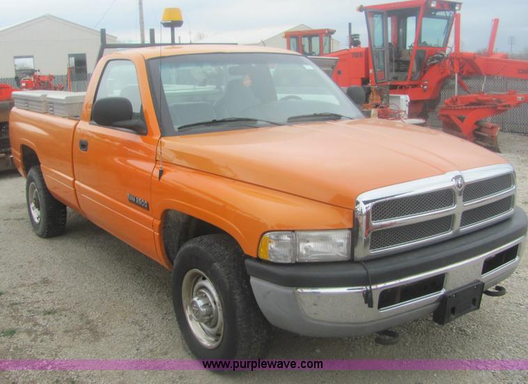 image for item 6162 2001 Dodge Ram 2500 pickup truck