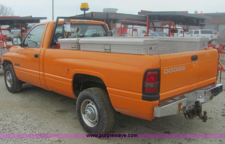 image for item 6162 2001 Dodge Ram 2500 pickup truck